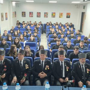Vatan ve Kahramanlık Buluşmaları: Gazilerimiz Öğrencilerle Bir Araya Geldi   - fotoğraf 6
