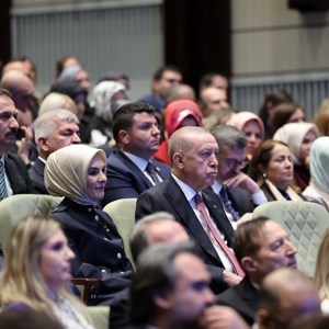 Cumhurbaşkanı Erdoğan ve Aile ve Sosyal Hizmetler Bakanımız Göktaş, “Aile ve Kültür-Sanat Sempozyumu“ kapanış oturumuna katıldı - fotoğraf 3