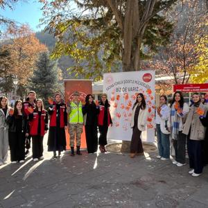 Psikoloji Öğrencileri 25 Kasım’da Sahada: “Kadına Yönelik Şiddete DUR” Etkinliğine Destek Verdiler - fotoğraf 1