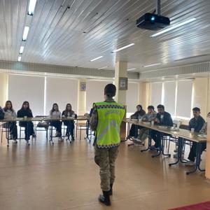 PSİKOLOJİ ÖĞRENCİLERİ SOSYAL HİZMETİ SAHADA DENEYİMLEDİ: 25 KASIM ÖZEL DERSİ SOSYAL HİZMET MERKEZİ’NDE GERÇEKLEŞTİ - fotoğraf 6