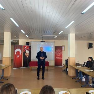 PSİKOLOJİ ÖĞRENCİLERİ SOSYAL HİZMETİ SAHADA DENEYİMLEDİ: 25 KASIM ÖZEL DERSİ SOSYAL HİZMET MERKEZİ’NDE GERÇEKLEŞTİ - fotoğraf 2