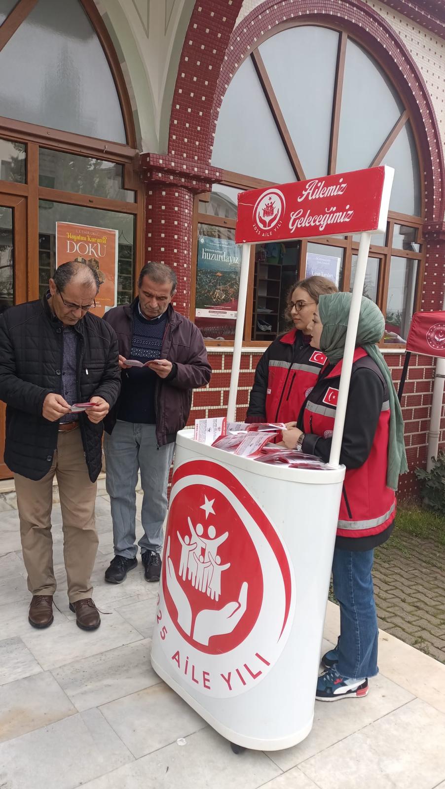 2025 Aile Yılı Kapsamında Cami Önünde Vatandaşlarımızla Buluştuk.