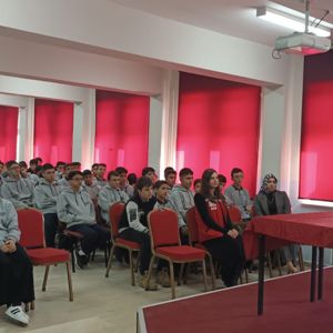 Vatan ve Kahramanlık Buluşmaları: Kıbrıs Gazimiz Medeni Solmaz Öğrencilerle Bir Arada - fotoğraf 2