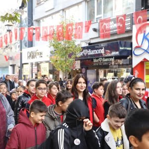 20 Kasım Dünya Çocuk Hakları Gününe Özel Gerçekleştirilen Etkinliklerle Şehir Merkezinde Güçlü Bir Farkındalık Oluşturdu. - fotoğraf 5