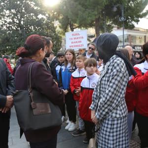 3 Aralık Dünya Engelliler Günü’nde Samsun’da Farkındalık Yürüyüşü ve Anma Töreni Gerçekleştirildi - fotoğraf 27