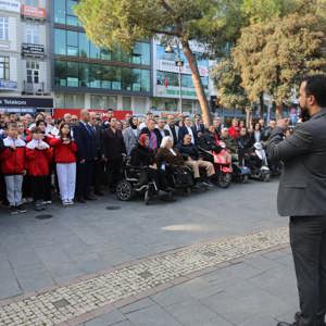3 Aralık Dünya Engelliler Günü’nde Samsun’da Farkındalık Yürüyüşü ve Anma Töreni Gerçekleştirildi - fotoğraf 31