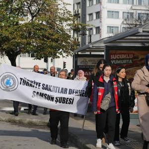 3 Aralık Dünya Engelliler Günü’nde Samsun’da Farkındalık Yürüyüşü ve Anma Töreni Gerçekleştirildi - fotoğraf 7