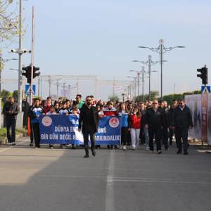 3 Aralık Dünya Engelliler Günü’nde Samsun’da Farkındalık Yürüyüşü ve Anma Töreni Gerçekleştirildi - fotoğraf 18