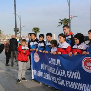 3 Aralık Dünya Engelliler Günü’nde Samsun’da Farkındalık Yürüyüşü ve Anma Töreni Gerçekleştirildi - fotoğraf 5
