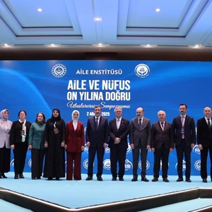 Cumhurbaşkanı Yardımcısı Cevdet Yılmaz ve Bakanımız Göktaş, "Aile ve Nüfus On Yılına Doğru Uluslararası Sempozyumu"nun kapanış programına katıldı - fotoğraf 2