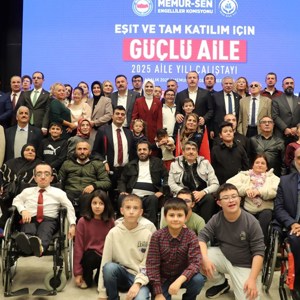 Bakanımız Göktaş "Eşit ve Tam Katılım İçin Güçlü Aile: 2025 Aile Yılı Çalıştayı"na katıldı - fotoğraf 1