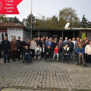 Valimiz Sayın İsmail USTAOĞLU ve Beraberindeki Heyet Türkiye Sakatlar Derneği Balıkesir Şubesi’ne Ziyaret Gerçekleştirdi - fotoğraf 1