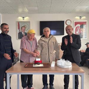 Doğan Güneşe Benzeyip Etrafındaki Karanlıklara Meydan Okuyan Kişi Öğretmendir - fotoğraf 2
