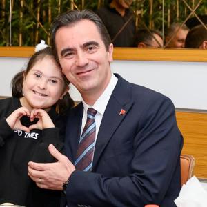 Valimiz Sayın  Ahmet Karakaya ve İl Müdürümüz Vefa Akdoğan, 3 Aralık Dünya Engelliler Günü kapsamında Bitlis Otizm Yardımlaşma Derneği tarafından düzenlenen programa katıldılar - fotoğraf 7