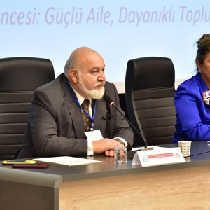 “Aileye Etki Eden Güncel Riskler ve Zorluklar Paneli" Balıkesir Üniversitesi’nde Gerçekleşti - fotoğraf 3