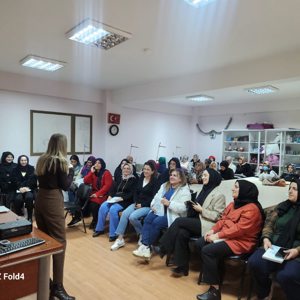 19 Mayıs ÇATOM’da eğitici ve kursiyerlere Batman KADEM temsilciliği tarafından Güven Toplumun İnşası,Şiddetin Anatomisi Ve Çözüm Yolları eğitimi  - fotoğraf 3