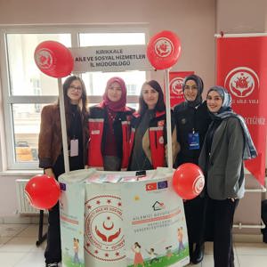 “Dijital Bağımlılık, Kültürel Miras ve Değerler Eğitimi ile Güçlenen Aile” konulu konferans kapsamında Aile Yılı tanıtım standı açıldı. - fotoğraf 1