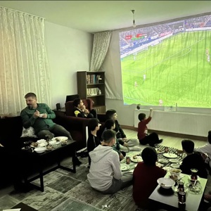 İl Müdürümüzün çocuklarımızla birlikte maç keyfi. - fotoğraf 2