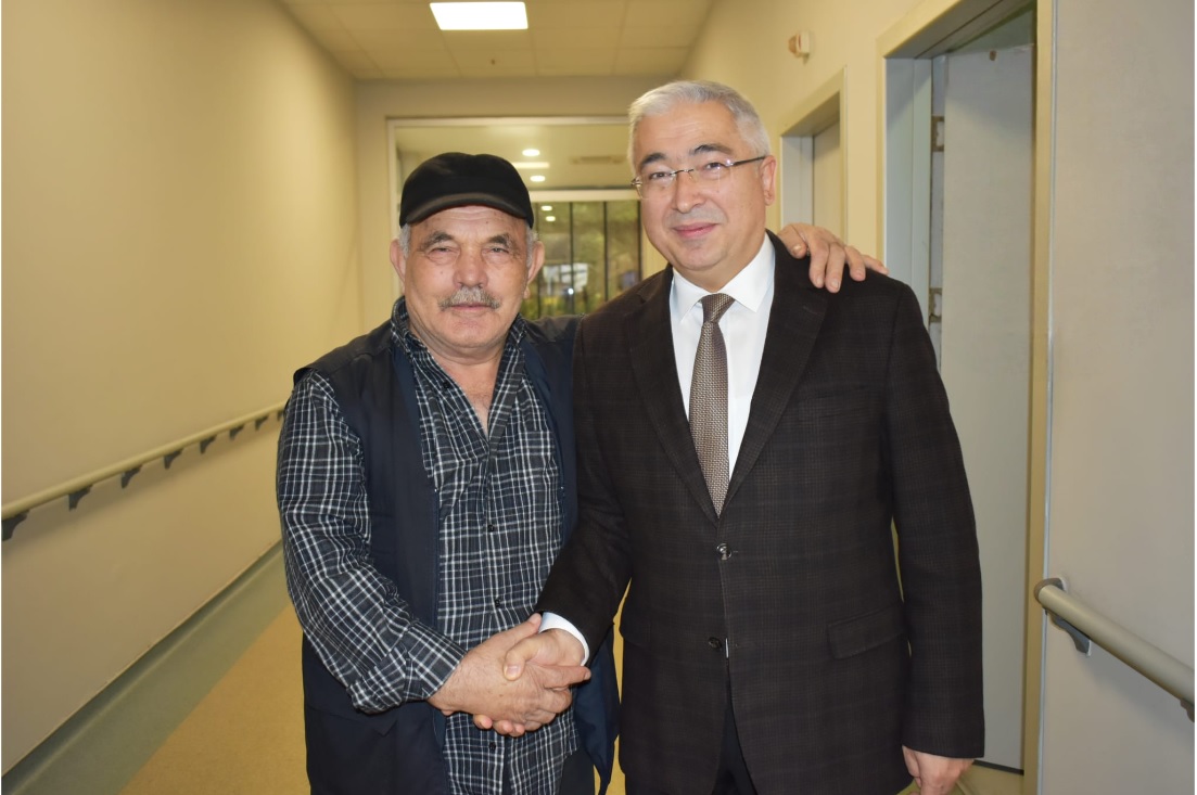 Tecrübeleriyle geleceğimize yön veren yaşlılarımız bizim kıymetimizdir