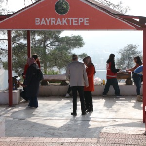 Çocuklarımız Ve Kahramanlarımızla Bayraklı Tepe’yi Fidanlarla Buluşturduk. - fotoğraf 16