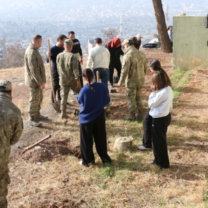 Çocuklarımız Ve Kahramanlarımızla Bayraklı Tepe’yi Fidanlarla Buluşturduk. - fotoğraf 17