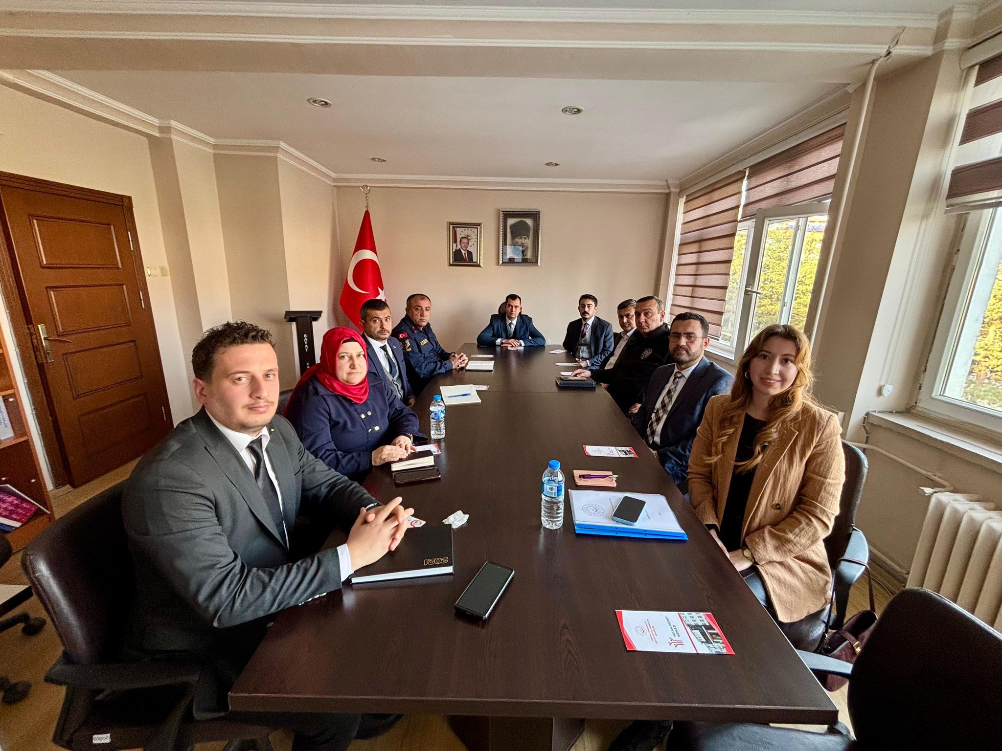 İskilip Sosyal Hizmet Merkezi tarafından, Bayat ilçesinde Kaymakam Sayın Kerem YÜCE başkanlığında 6284 ve 5395 ilçe toplantısı gerçekleştirilmiştir.