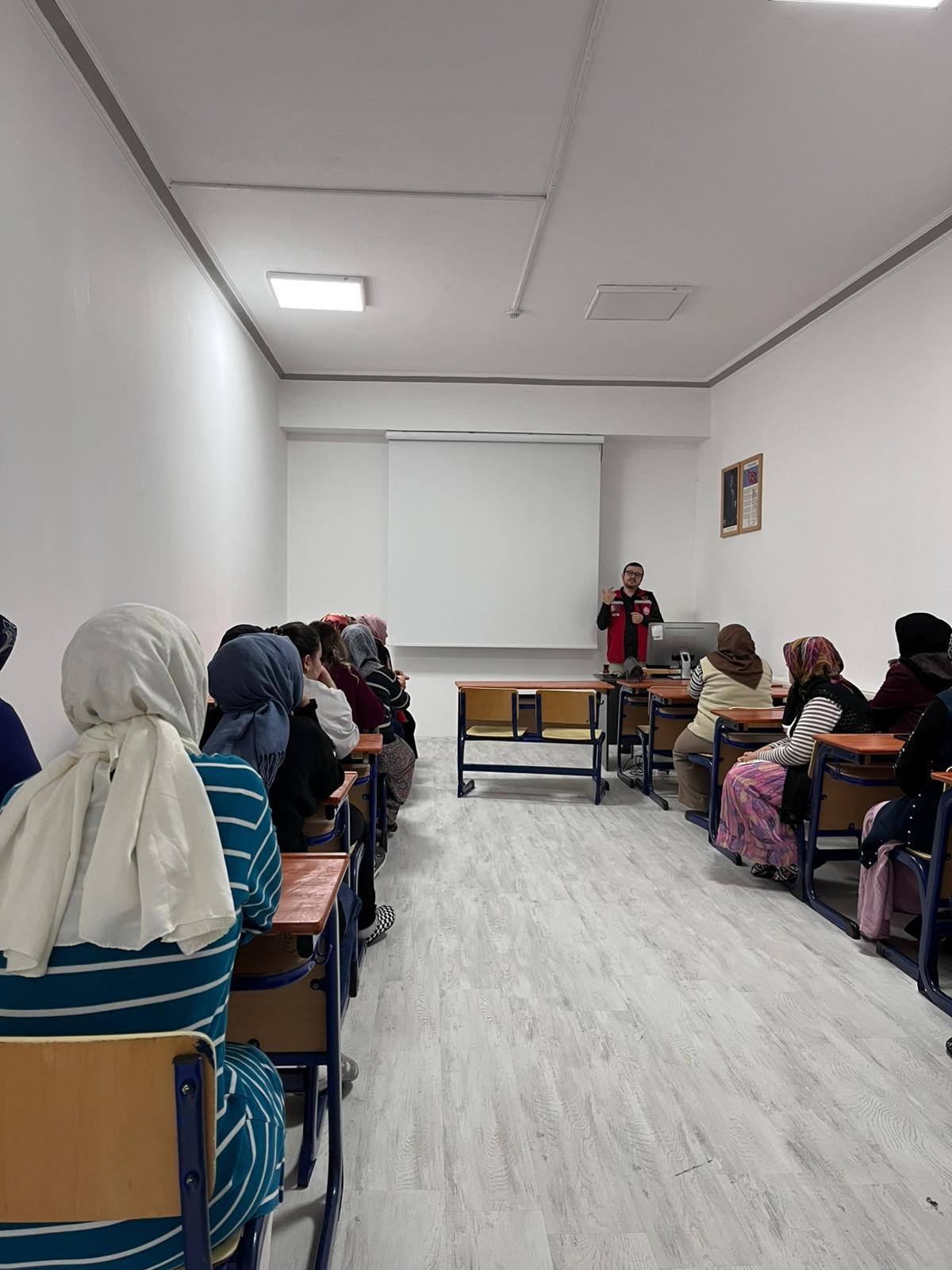 İskilip Sosyal Hizmet Merkezi tarafından, Aile Eğitim Programı (AEP) kapsamında “Aile Hukuku” konulu eğitim düzenlendi.