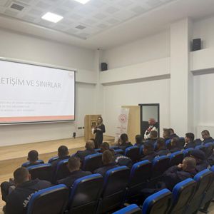 Denizli İl Jandarma Komutanlığında Aile Eğitim Programı Kapsamında Eğitimler Gerçekleştirildi - fotoğraf 1