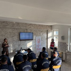 Denizli İl Jandarma Komutanlığında Aile Eğitim Programı Kapsamında Eğitimler Gerçekleştirildi - fotoğraf 3