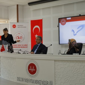 Aile Yapısı, Manevi Değerler ve Şiddetin Önlenmesi Konulu Panel Düzenlendi - fotoğraf 4