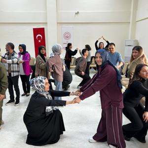 Yaratıcı Drama Atölyesi Üçüncü Oturumunda İletişim, Ritim ve Yaratıcılık Çalışmaları Yapıldı - fotoğraf 5