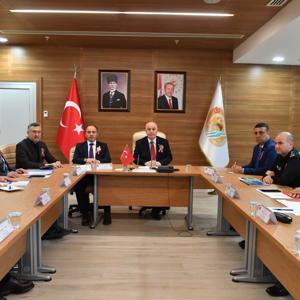 Valimiz Sayın Ömer Faruk Coşkun Başkanlığında Kadına Yönelik Şiddetle Mücadele İl Komisyonu Toplandı - fotoğraf 2