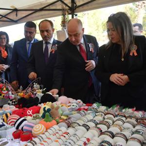 25 Kasım Kadına Yönelik Şiddete Karşı Uluslararası Mücadele Günü Etkinlikleri Kapsamında Kadın Ürünleri Sergisi Düzenlendi - fotoğraf 2