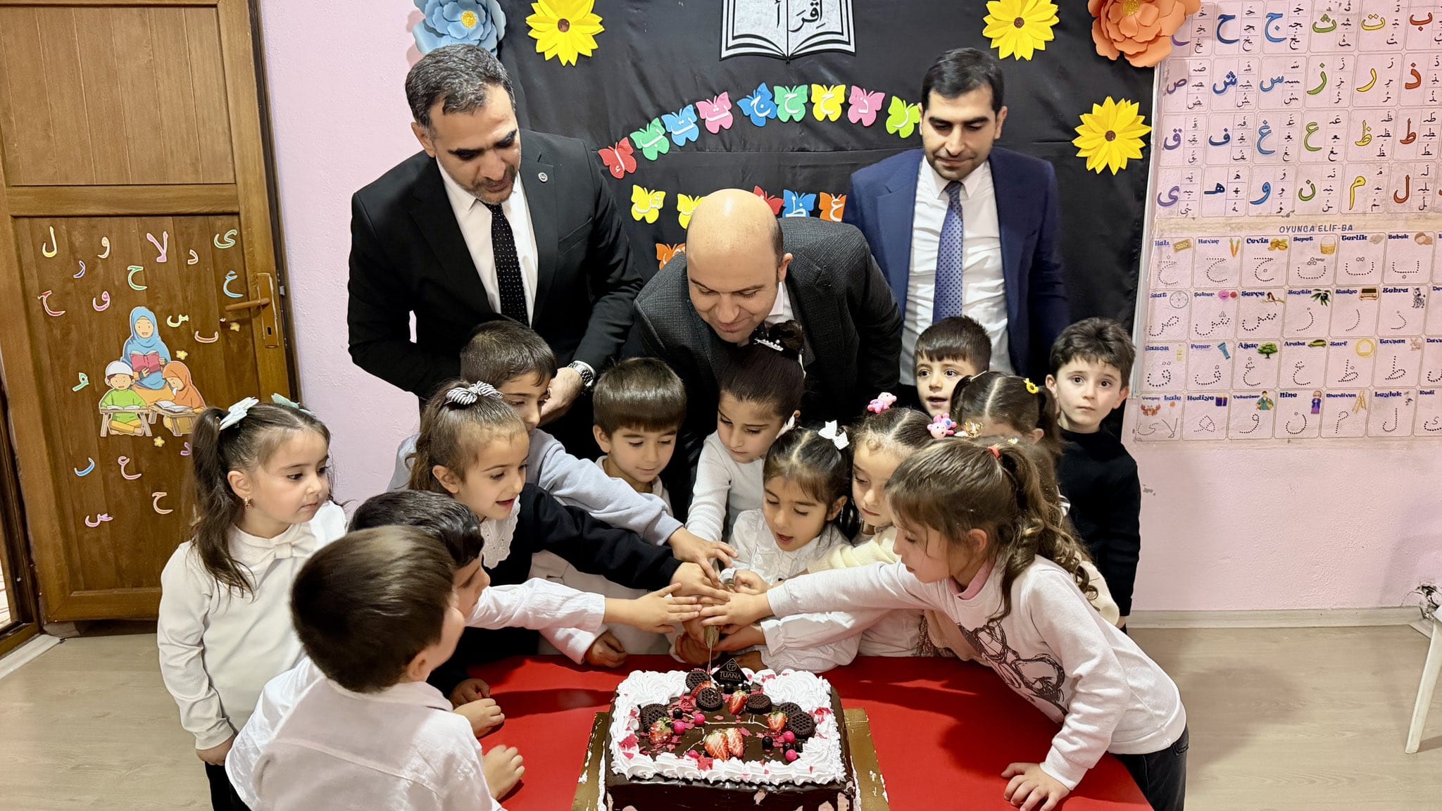 İl Müdürü ÜNALAN’dan Minik Öğrencilere Anlamlı Ziyaret