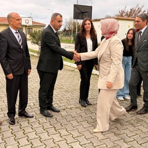 Bakan Yardımcımız Sayın Leman Yenigün Çocuk Evleri Sitesini Ziyaret Etti - fotoğraf 3