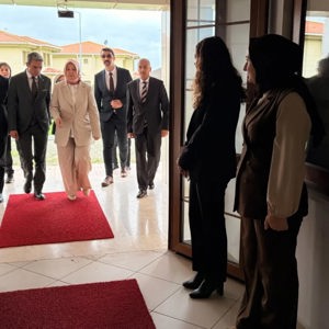 Bakan Yardımcımız Sayın Leman Yenigün Çocuk Evleri Sitesini Ziyaret Etti - fotoğraf 4