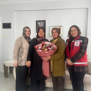 Sayın Valimizin Kıymetli Eşi Elif BAKAN Hanımefendi ile birlikte Devletimizin bekâsı uğruna canını feda eden Aziz Şehidimiz Abdulmuttalip KESİKBAŞ' ın bizlere emaneti değerli annesi Halime KESİKBAŞ' ı ziyaret ettik. - fotoğraf 2