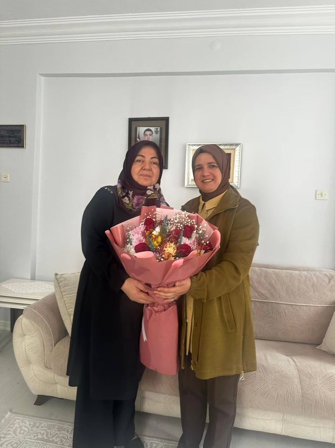 Sayın Valimizin Kıymetli Eşi Elif BAKAN Hanımefendi ile birlikte Devletimizin bekâsı uğruna canını feda eden Aziz Şehidimiz Abdulmuttalip KESİKBAŞ' ın bizlere emaneti değerli annesi Halime KESİKBAŞ' ı ziyaret ettik.