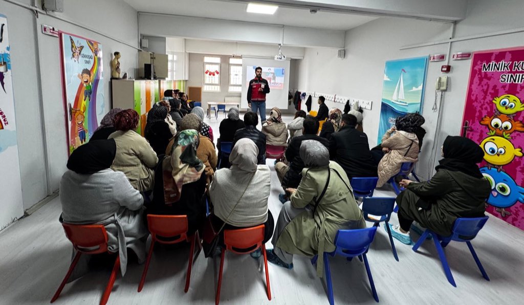 23 Nisan Anaokulu velilerine “Teknoloji Bağımlılığı” eğitimi v