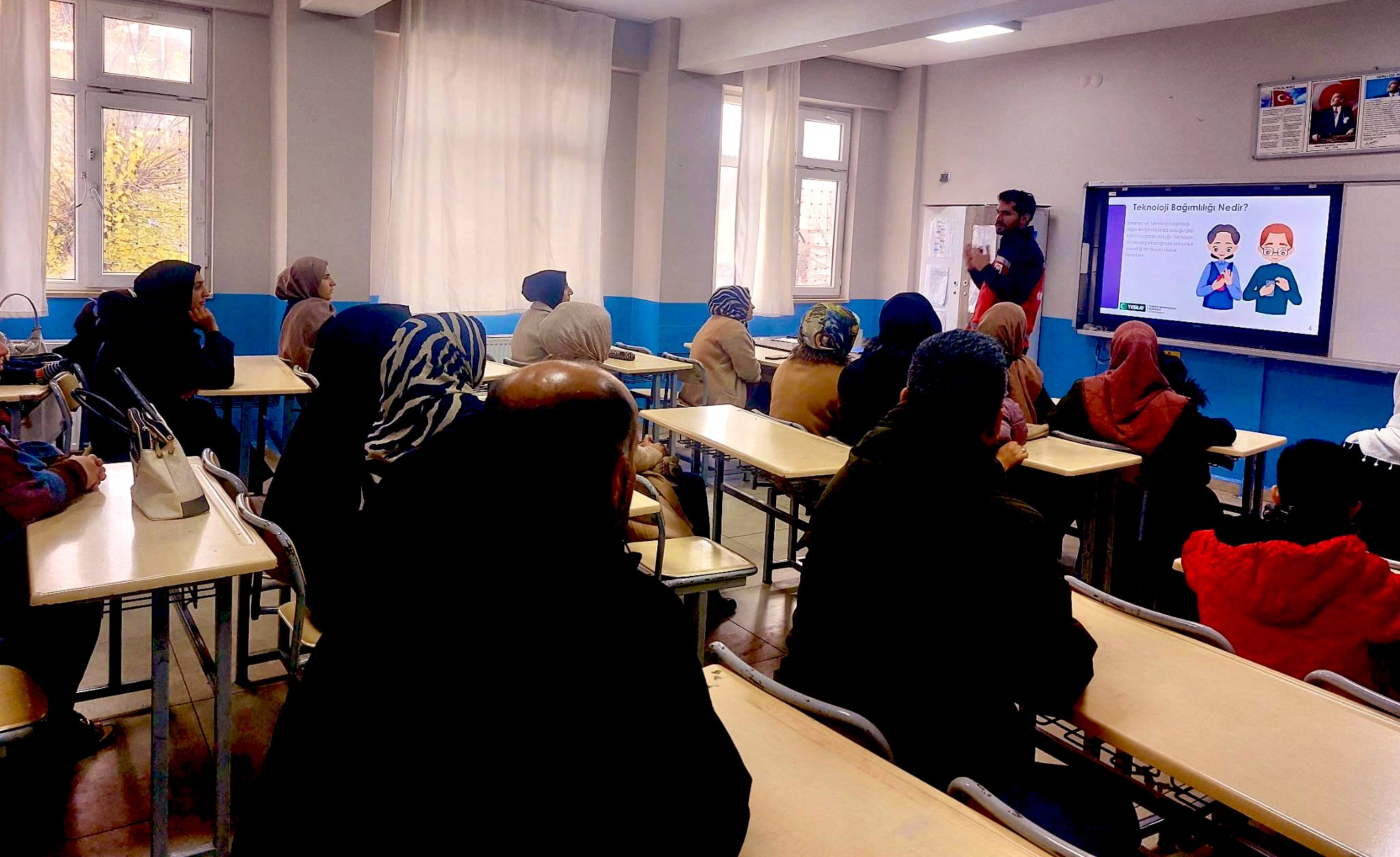 100. Yıl Ortaokulu velilerine “Teknoloji Bağımlılığı” eğitimi
