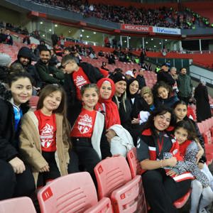 Çocuklardan Sahada Güçlü Mesaj: Dijital Dünyada Güven Vurgusu - fotoğraf 13