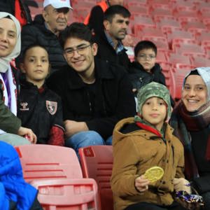 Çocuklardan Sahada Güçlü Mesaj: Dijital Dünyada Güven Vurgusu - fotoğraf 15