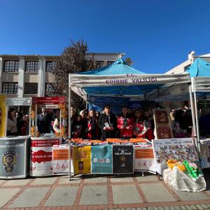 25 Kasım Kadına Yönelik Şiddete Karşı Uluslararası Mücadele Günü Kapsamında Stand Açıldı. - fotoğraf 2