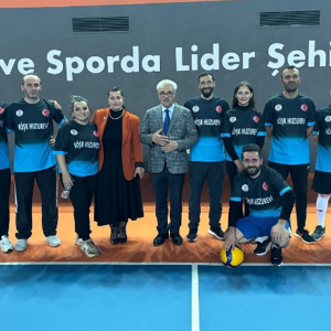 Voleybol Dostluk Maçı, Centilmence Ve Dostluk Dolu Bir Atmosferde Gerçekleştirildi. - fotoğraf 2