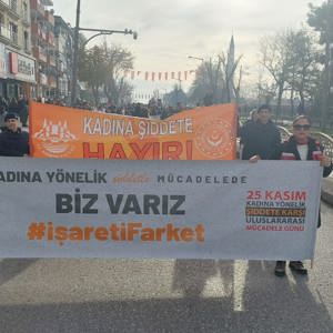  “Kadına Yönelik Şiddetle Mücadelede Biz Varız” Pankartı Açıldı. - fotoğraf 1