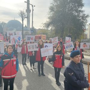  “Kadına Yönelik Şiddetle Mücadelede Biz Varız” Pankartı Açıldı. - fotoğraf 6