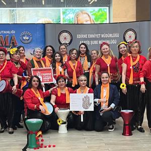 Kadına Yönelik Şiddetle Mücadele Kapsamında Günebakan Kadın Darbuka Grubu Ritim Gösterisi Gerçekleştirdi. - fotoğraf 6