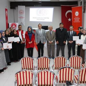 Modüler Aile Eğitim Programımızı Tamamlayan Ailelerimiz İçin Katılım Belgelerimizi Takdim Ettik. - fotoğraf 4