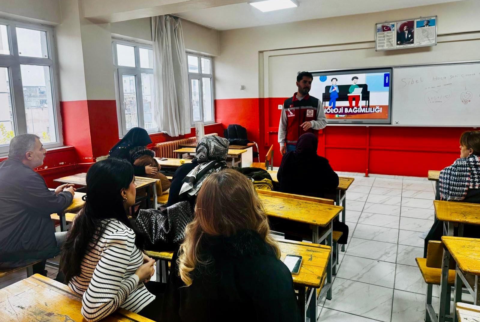 Cengiz Topel Ortaokulu velilerine “Teknoloji Bağımlılığı” eğitimi 