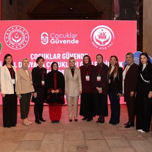 Bakanımız Göktaş, "Dijital Dünyada Çocukları Güçlendirmek Tanıtım Programı"nda konuştu - fotoğraf 3